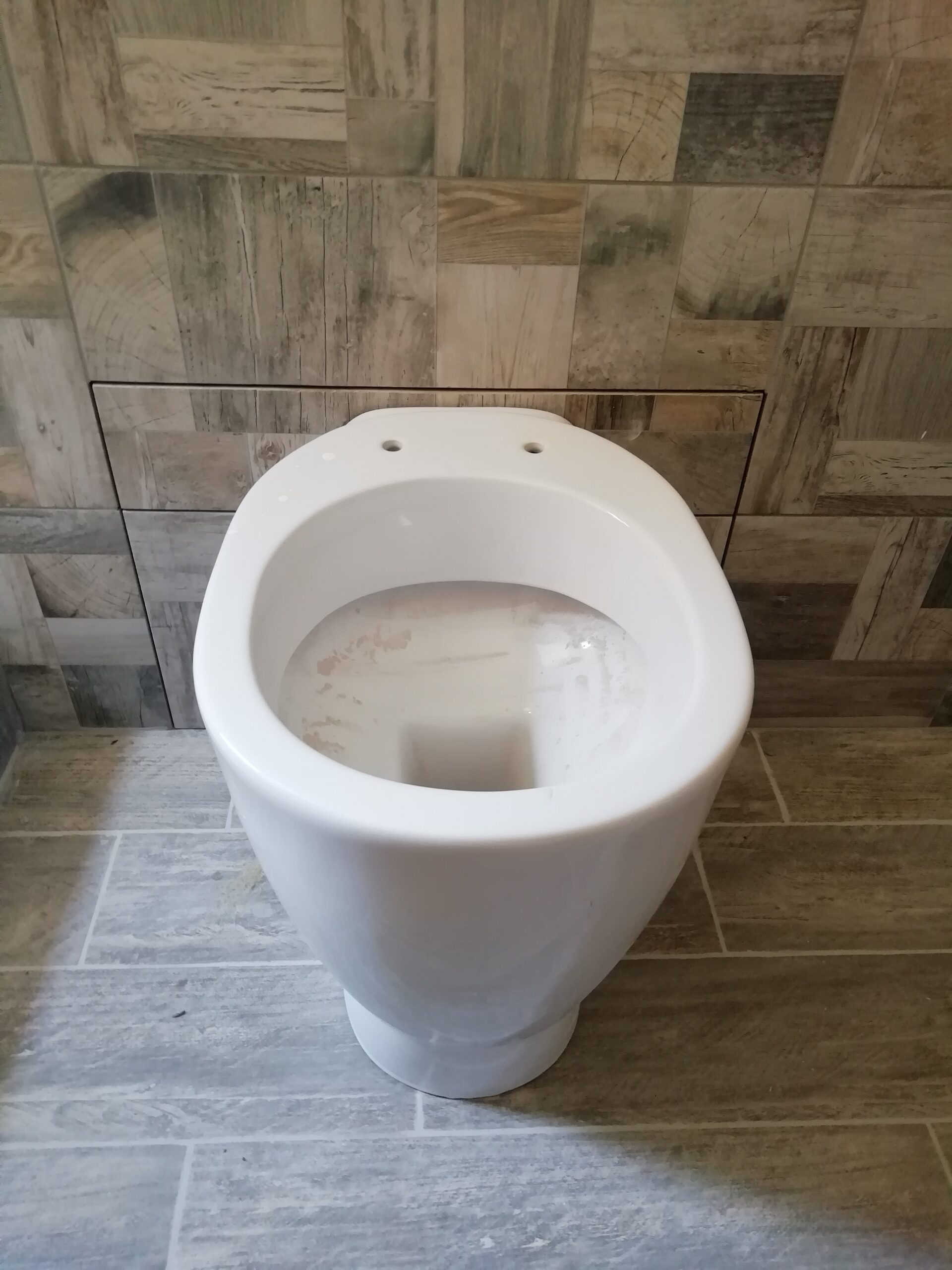 Nuovo WC installato in un bagno ristrutturato a Roma