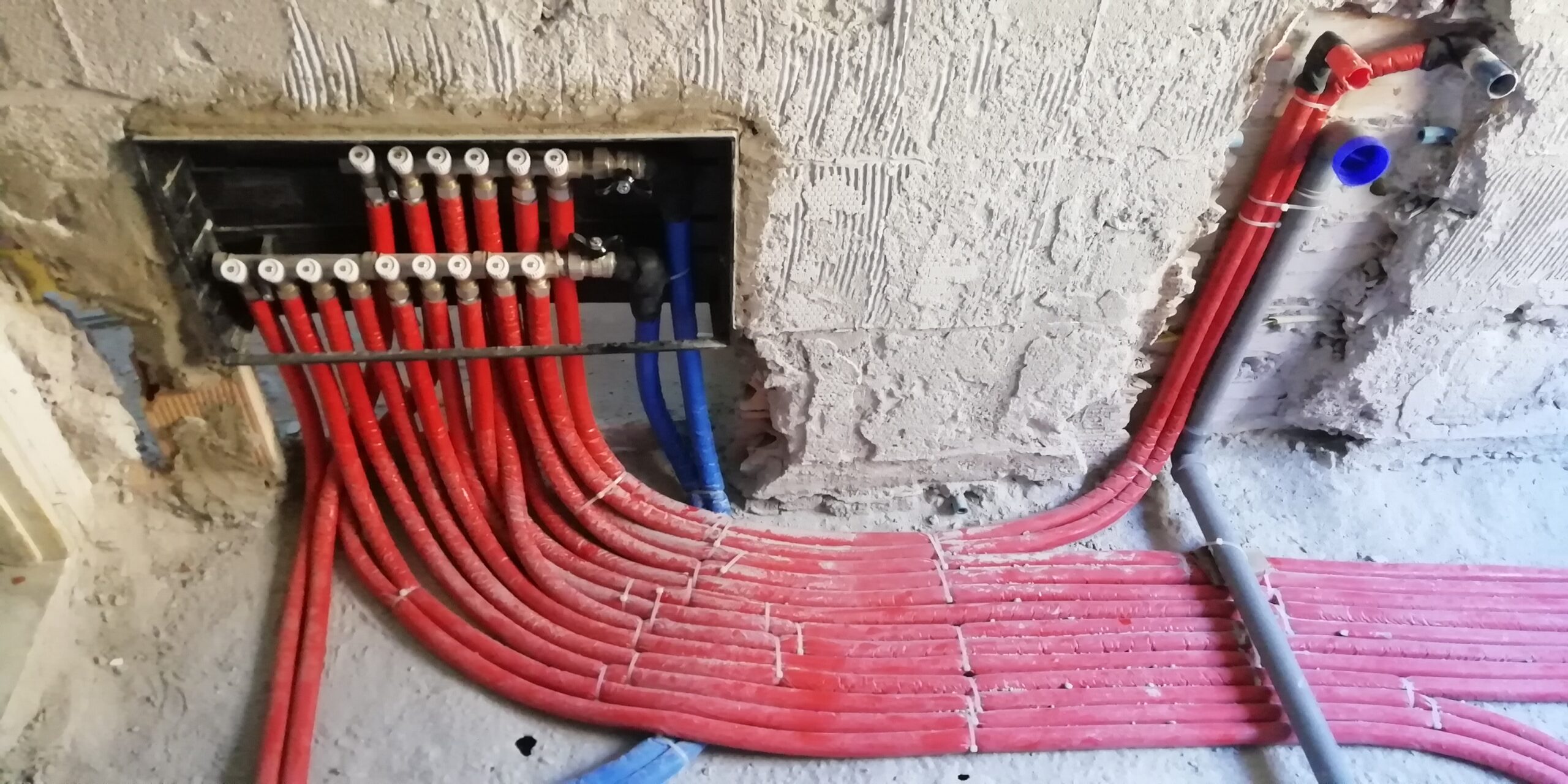 Collettore dell'impianto di riscaldamento radiante a pavimento a Roma