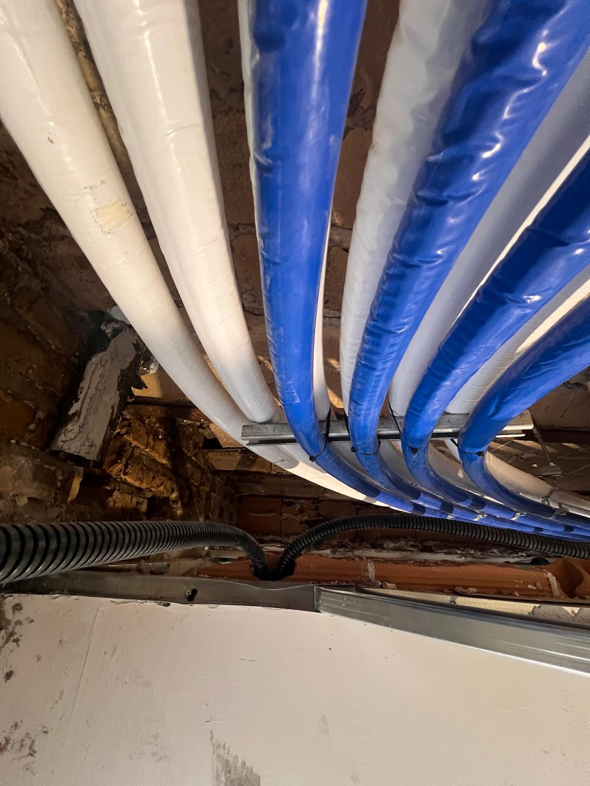 Tubazioni in multistrato per il riscaldamento a soffitto a Roma