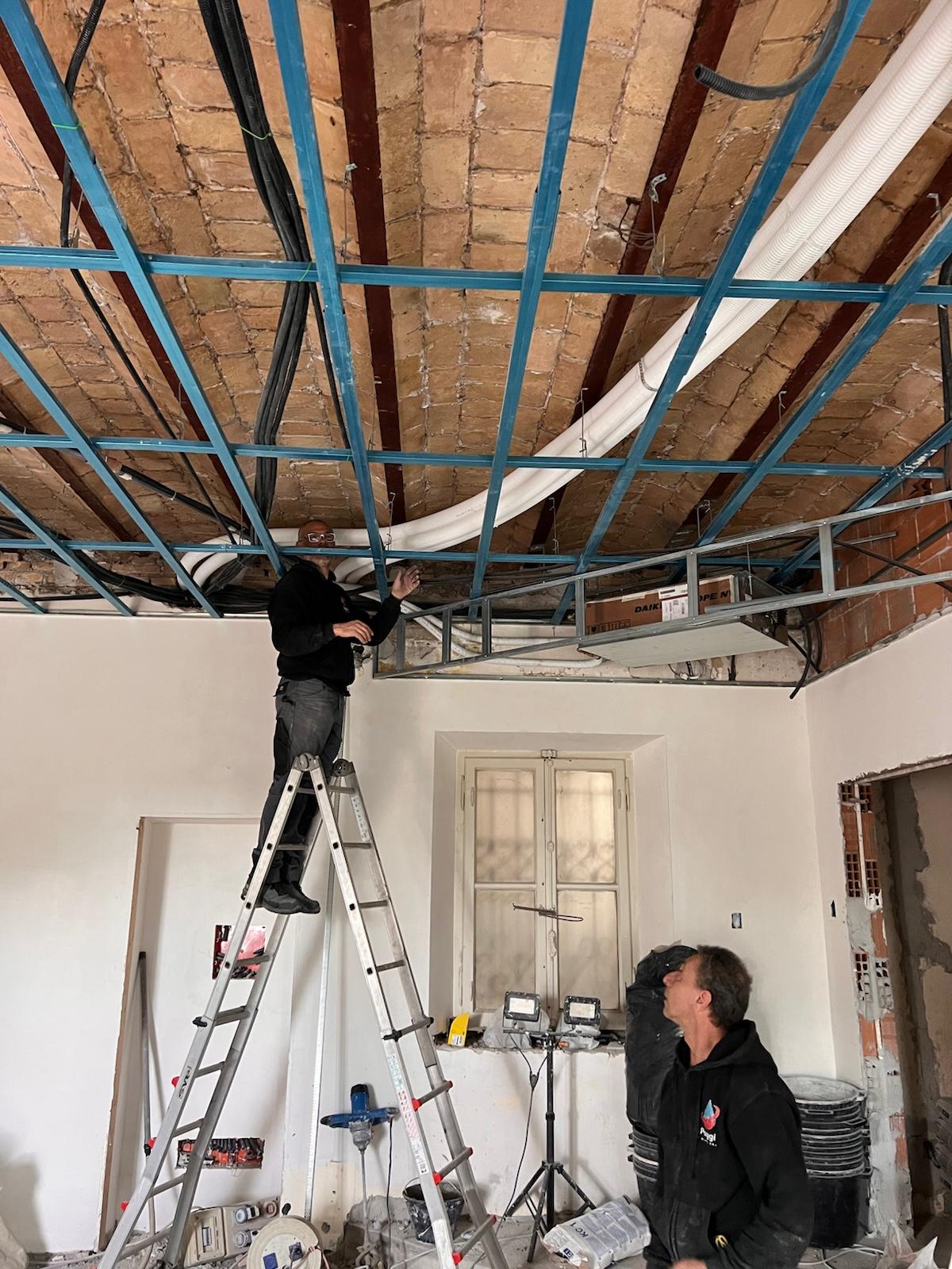 Montaggio struttura metallica per controsoffitto
